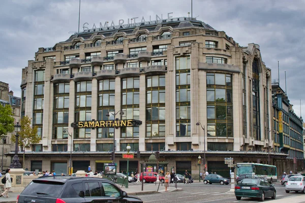 Paris, Fransa Ağustos 2011: Paris, Fransa 'da yenilenmeden önce Samaritaine mağazası