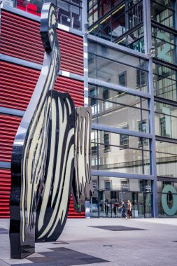 Madrid, İspanya, 26 Eylül 2025: Madrid, İspanya 'daki Reina Sofia Müzesi' nin girişi. Kraliçe Sofia Ulusal Müze Sanat Merkezi. MNCARS