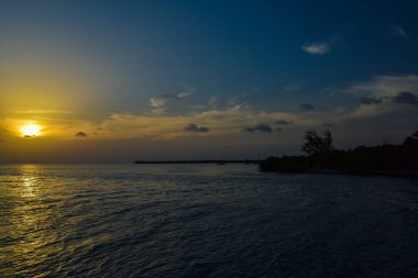 Caye Caulker, Belize 'de günbatımı