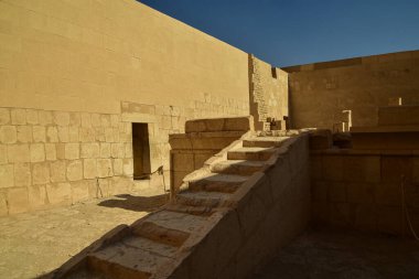 Mısır, Teb 'deki Hatshepsut Tapınağı' nda bir sunak.