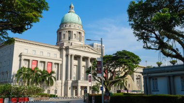 Singapur 'daki eski Anayasa Mahkemesi binası artık Singapur Ulusal Galerisi oldu.