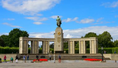 Tiergarten 'deki Sovyet Savaş Anıtı, Berlin, Almanya