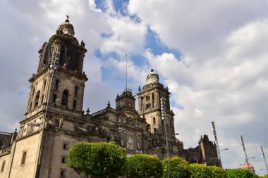 Mexico City Metropolitan Katedrali, Meksika 'nın Katolik Başpiskoposluğunun merkezidir.