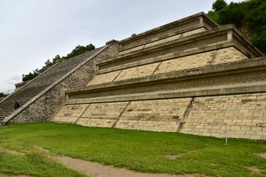 Meksika 'daki Cholula Piramidi cilt bakımından dünyanın en büyük piramididir.