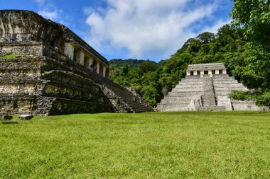 Palenque 'deki Saray ve Yazıtlar Tapınağı, Güney Meksika' da bir Maya şehri ve UNESCO Dünya Mirası sahası.