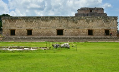 Uxmal 'da Nunnery Quadrangle, Meksika' da antik bir Maya şehri.