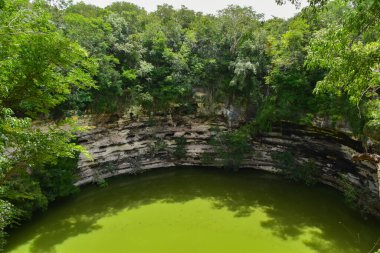 Chichen Itza, Meksika 'da bir mezarlık. Maya halkı tarafından inşa edilmiş büyük bir Kolombiya öncesi şehir.