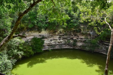 Chichen Itza, Meksika 'da bir mezarlık. Maya halkı tarafından inşa edilmiş büyük bir Kolombiya öncesi şehir.