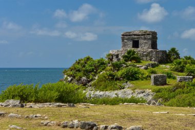 Tulum, Meksika 'nın Yucantan Yarımadası' nda, Kolombiya öncesi bir Maya şehridir.