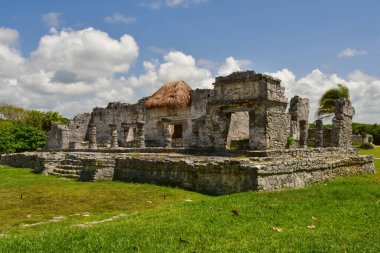 Tulum, Meksika 'nın Yucantan Yarımadası' nda, Kolombiya öncesi bir Maya şehridir.