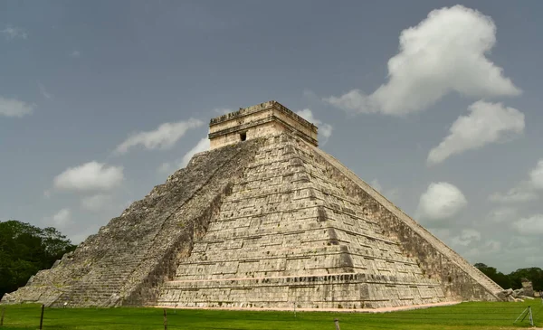 Tempio Kukulcn Castillo Chichen Itza Una Grande Città Precolombiana Costruita — Foto Stock