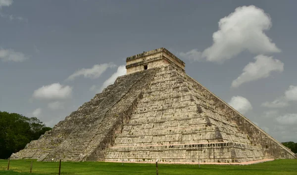 Tempio Kukulcn Castillo Chichen Itza Una Grande Città Precolombiana Costruita — Foto Stock