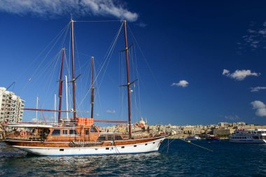 Marsamxett Limanı 'nda bir gemi, Malta