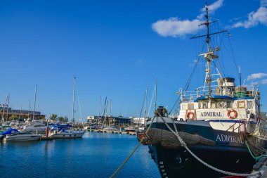 Tallinn Limanı 'nda bir gemi Estoni.