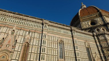 Duomo ya da Floransa Katedrali, İtalya 'nın Floransa kentinin merkezinde yükseliyor.