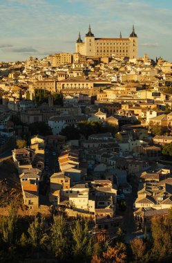 Toledo İspanya 'da güzel bir ortaçağ şehridir ve MS 542-725 yılları arasında Vizigotik krallığın başkentidir.