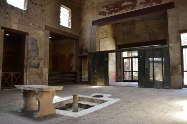 İtalya 'nın Herculaneum kentindeki tahta bölme evi. 79 yılında Vesuvius Dağı' nın patlaması sonucu yok olan Roma kasabası.