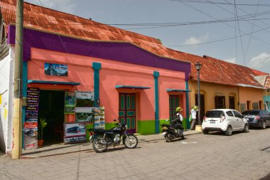 Flores, Guatemala 'nın başkentidir.