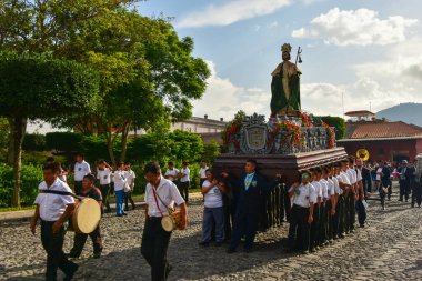 Antigua, Guatemala 'da dini tören alayı