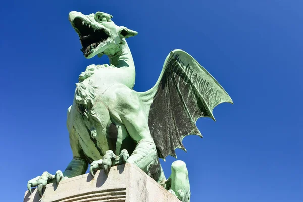 Una Statua Del Drago Sul Ponte Del Drago Lubiana Capitale — Foto Stock