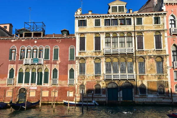 Belos Edifícios Longo Grande Canal Veneza — Fotografia de Stock