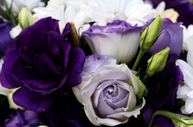 Buketli güzel, renkli, romantik bir arka plan. Hassas çiçek duvar kağıdı