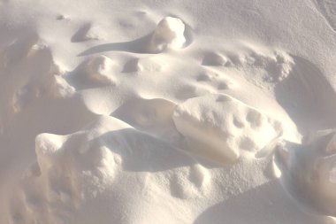 Beyaz kar arka planı ve kış günü dokusu