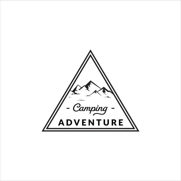 Vintage Logo Triangle Camping Adventure — Stock Vector