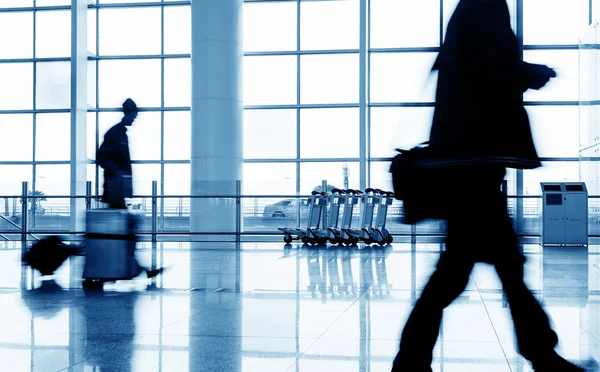 Pasajeros en Shanghai Pudong Aeropuerto — Foto de Stock