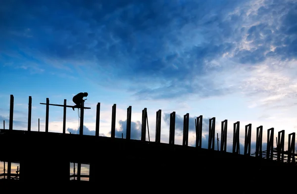 Saldatori che lavorano in altezza — Foto Stock