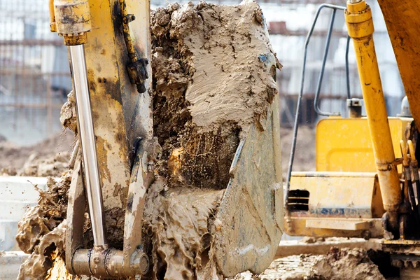 La excavadora está dragando — Foto de Stock