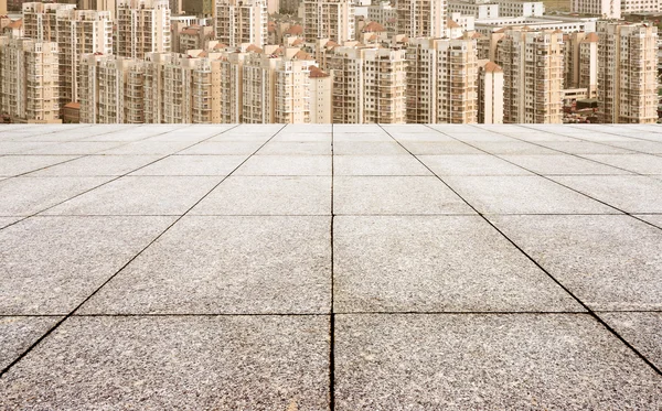 地砖和城市景观 — 图库照片