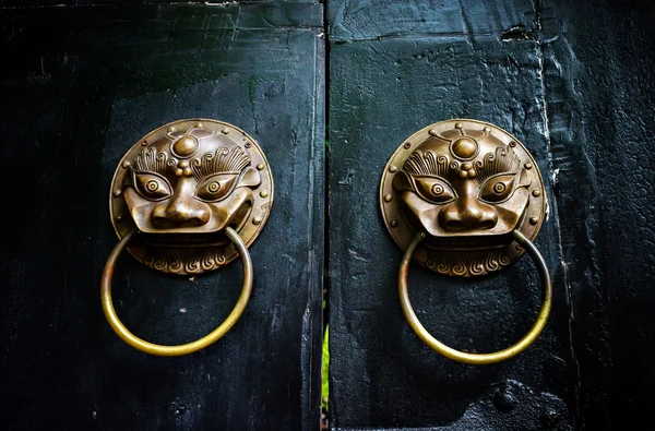 Çin antik kapı tokmağı — Stok fotoğraf