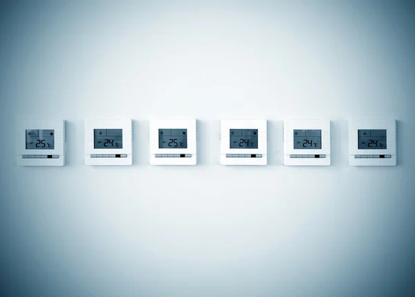 Thermostat numérique mural blanc — Photo