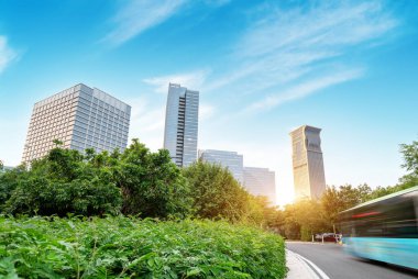 Merkez ticaret bölgesi, yollar ve gökdelenler, Xiamen, Çin.