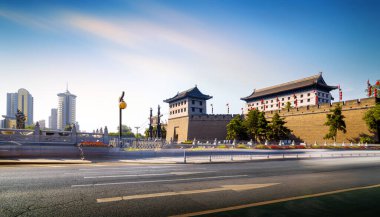 Xi 'an şehir duvarı ve şehir manzarası, Shaanxi, Çin.