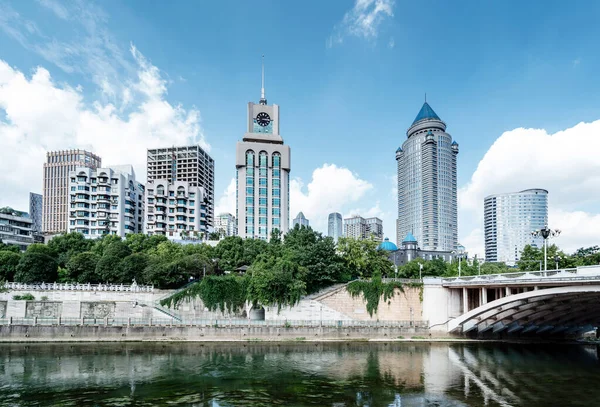 Edifícios Altos Modernos Ponte Paisagem Cidade Guiyang China — Fotografia de Stock