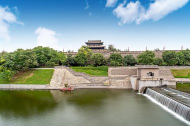 Xi 'an Şehir Duvarı Çin' in en eksiksiz antik şehir duvarıdır..