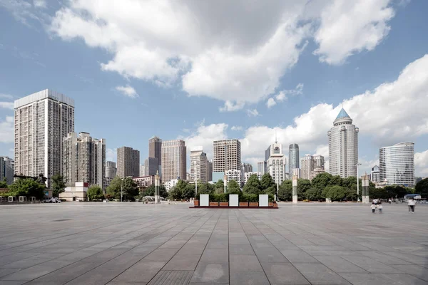 광장은 구이저우성의 구양에 기념비적 건물이다 — 스톡 사진