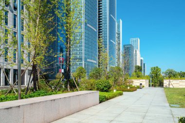 Şehir meydanı ve modern gökdelenler, Guiyang, Çin.
