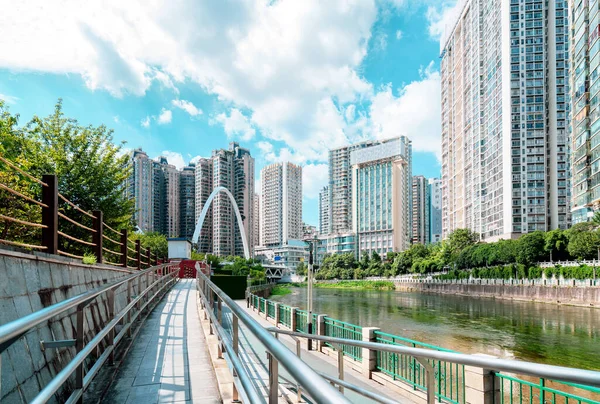 Σύγχρονα Ψηλά Κτίρια Και Γέφυρα Guiyang Τοπίο Της Πόλης Κίνα — Φωτογραφία Αρχείου