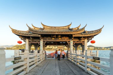 Chaozhou, Çin-Ekim 27,2020: Guangji Köprüsü dünyanın en eski açık kapılı köprüsü. 1171 'de inşa edildi..