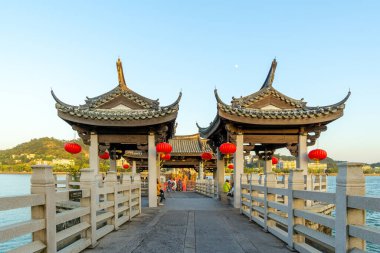 Chaozhou, Çin-Ekim 27,2020: Guangji Köprüsü dünyanın en eski açık kapılı köprüsü. 1171 'de inşa edildi..