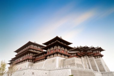 Yingtian Gate, Sui ve Tang Hanedanlıklarının Luoyang şehrinin güney kapısı. 605 yılında inşa edilmiş..