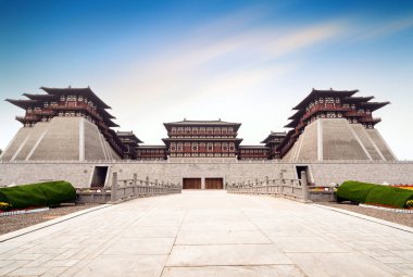 Yingtian Gate, Sui ve Tang Hanedanlıklarının Luoyang şehrinin güney kapısı. 605 yılında inşa edilmiş..