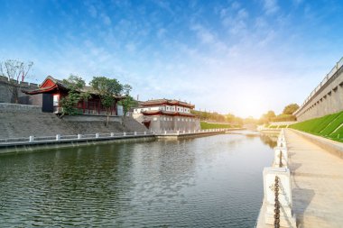 Xi 'an Şehir Duvarı Çin' in en eksiksiz antik şehir duvarıdır..