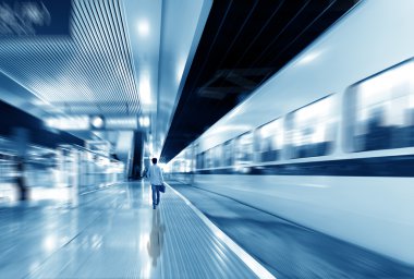 tren istasyonları ve trenler