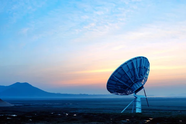 Antenna satellitare — Foto Stock