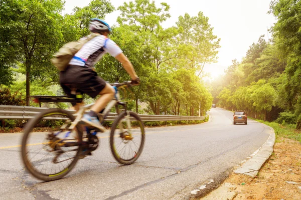 Mann auf Rennrad — Stockfoto