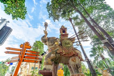 Eski tapınaklar ve Dai tarzı mimari Xishuangbanna, Yunnan, Çin.